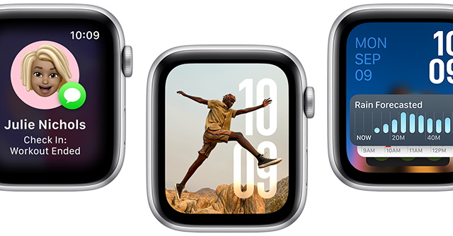 App Traducir, app Registrarse, carátula Fotos, carátula Modular y app Vitals en cinco dispositivos Apple Watch SE