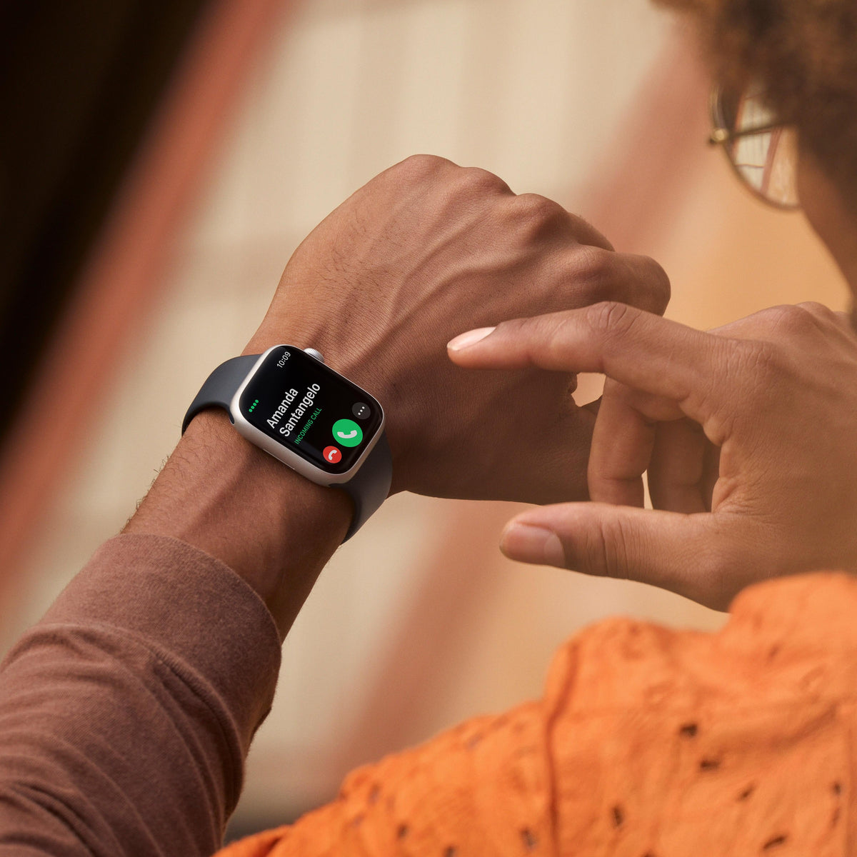Apple Watch Series 8 GPS de 45 mm con caja de aluminio (PRODUCT)RED y correa deportiva (PRODUCT)RED - Talla S/M