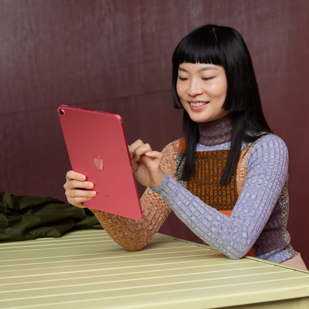 iPad_10th_generation_Wi-Fi_Silver_PDP_Image_Fall23_Position-6__en-US