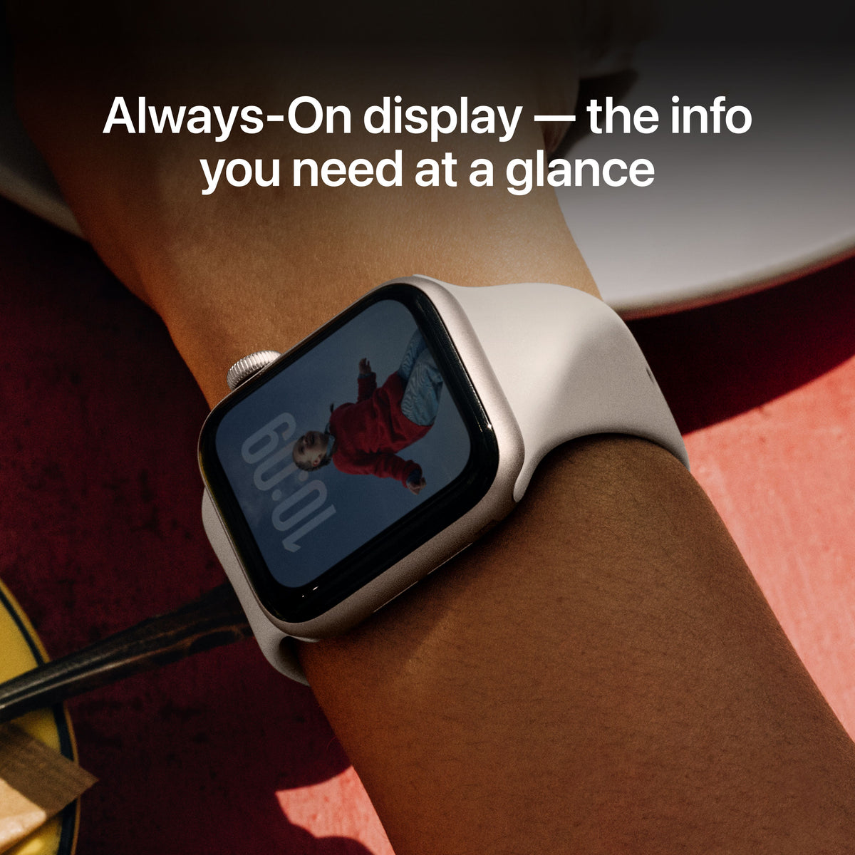 Apple_Watch_SE_3_44mm_GPS_Starlight_Aluminum_Sport_Band_Starlight_PDP_Image_Position_5__en-US