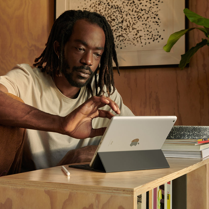 iPad_9th_generation_Wi-Fi_Space_Gray_PDP_Image_Position-6__en-US